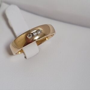 14k Solid Gold Ring with Natural Diamonds, Approx 5.53 Grams.
